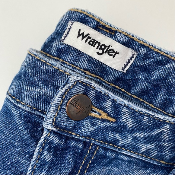 Wrangler | Cropped raw-hem jeans - Picture 2 of 4
